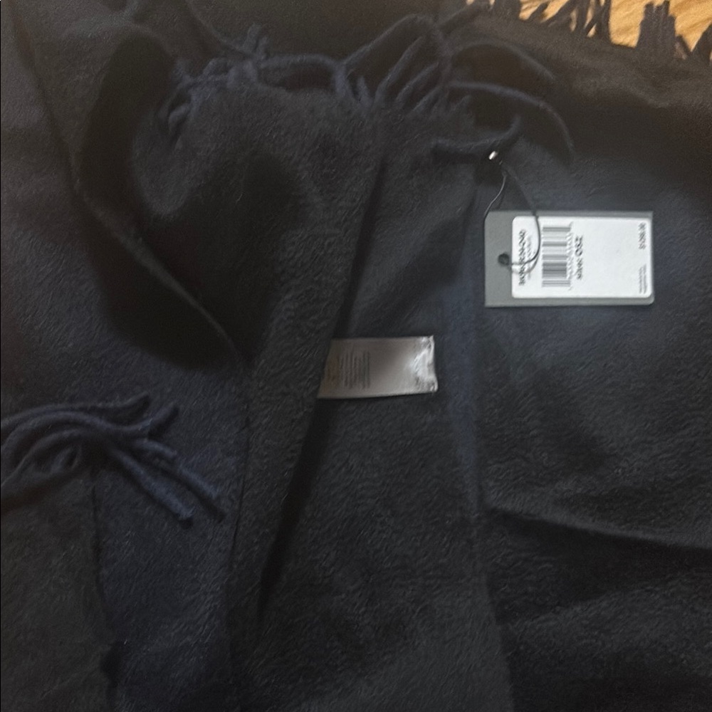 John Varvatos Elegant Black Fringe Scarf or throw blanket REVERSIBLE BLUE/BLACK - Picture 2 of 4